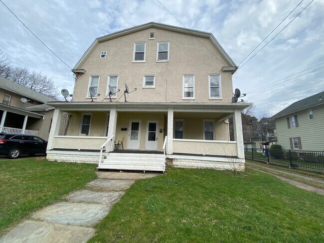 Building Photo - 1618 Penn Ave