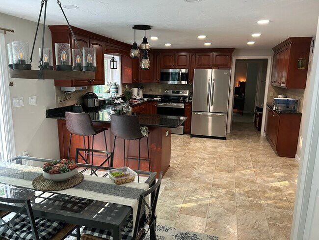 Foto del edificio - 24 Roosevelt Ln