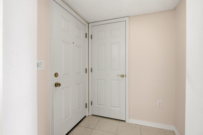 Building Photo - 2453 Egret Blvd