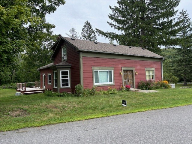 Restored 1850's Farmhouse - 50 Lockwood Rd