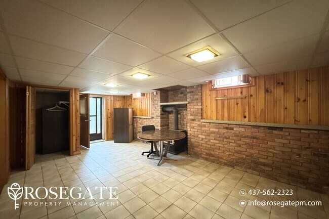 Photo du bâtiment - Renovated 2-Bedroom Lower Unit | 900 Sq Ft...
