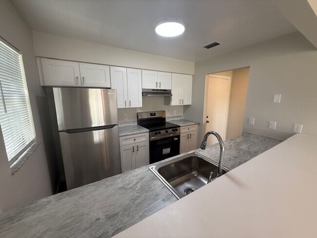 Foto del edificio - 2 Bedroom/1 Bathroom Apartment