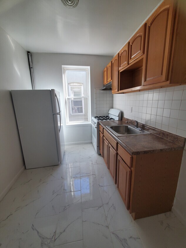 Primary Photo - 361 E 54th St