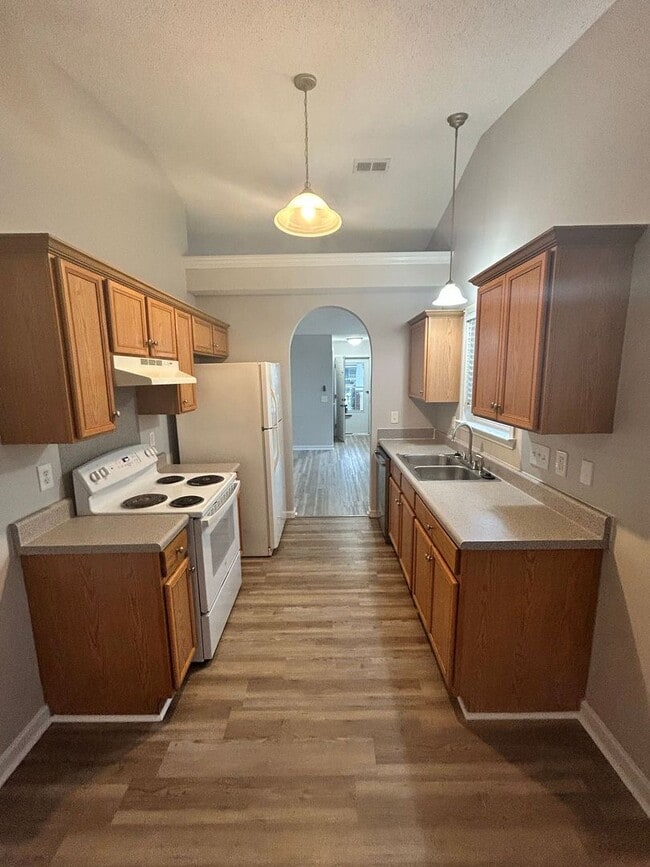 Building Photo - 1379 Pampas Cir