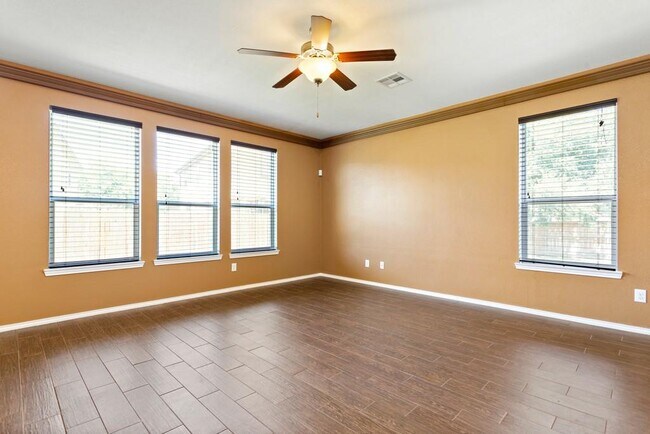 Building Photo - 2302 McCook Dr