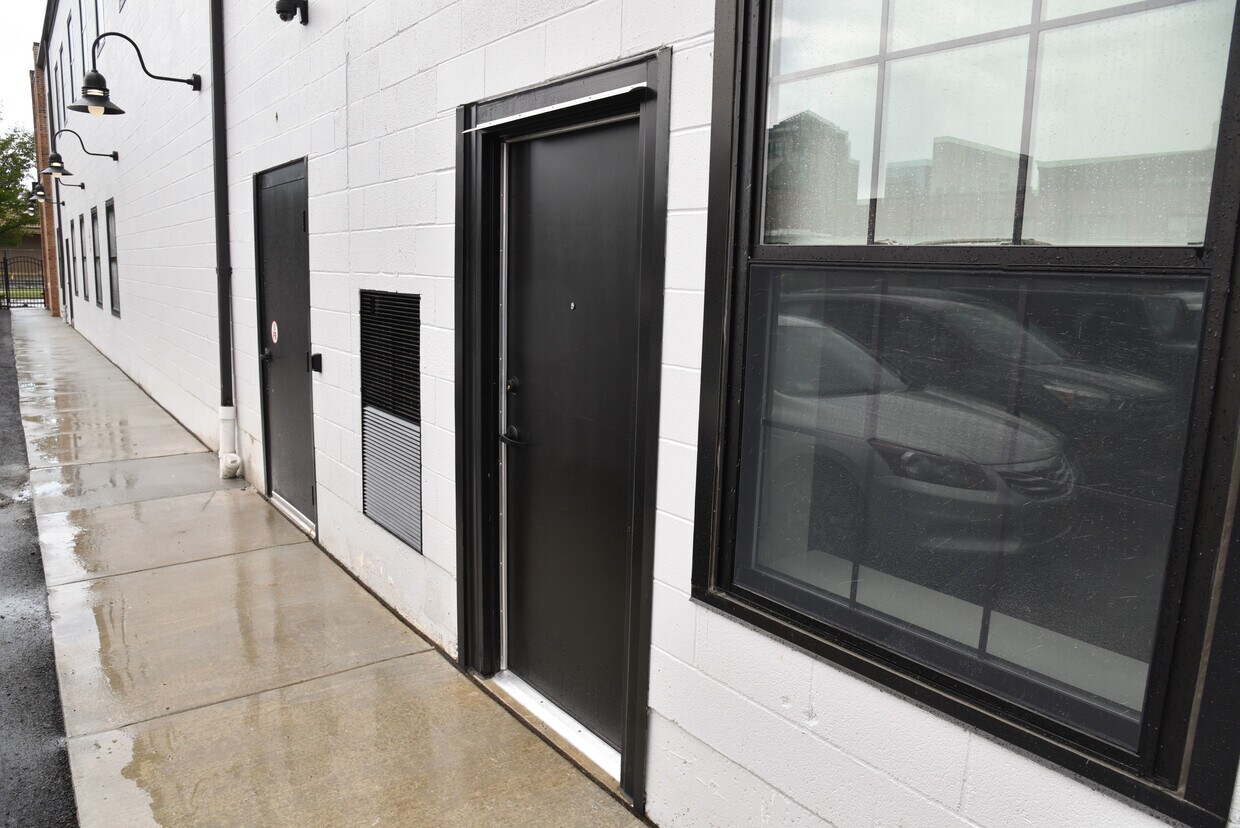 Private enterance - 505 Ellicott St