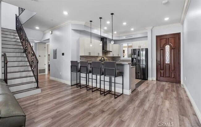 Building Photo - 201 N Reese Pl