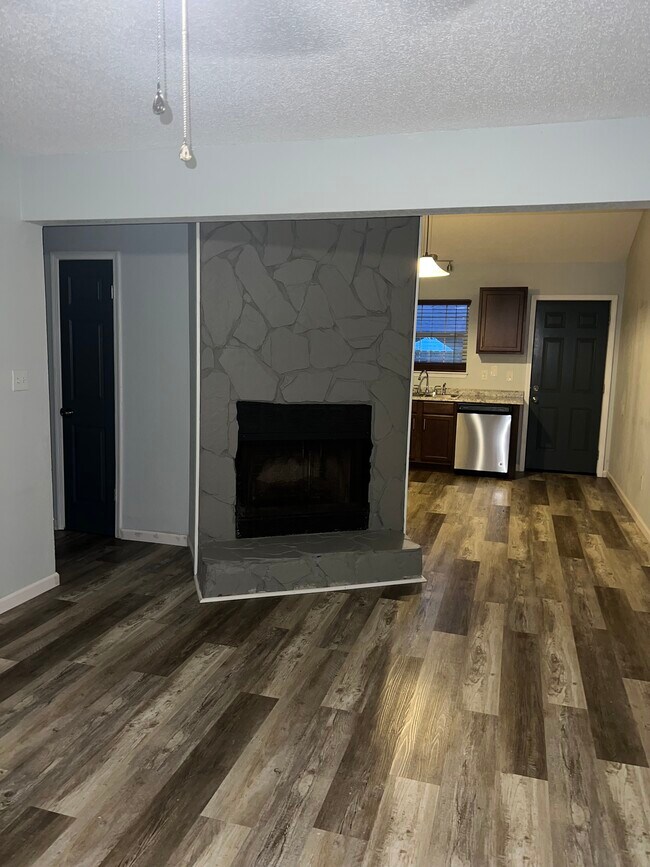 Building Photo - Pensacola Triplex