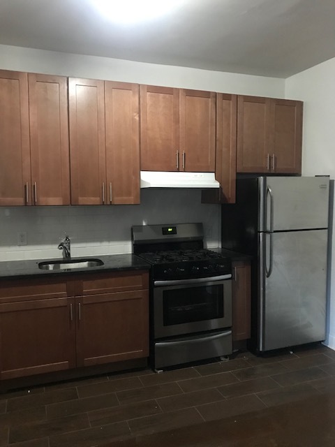 Primary Photo - 1049 Glenmore Ave