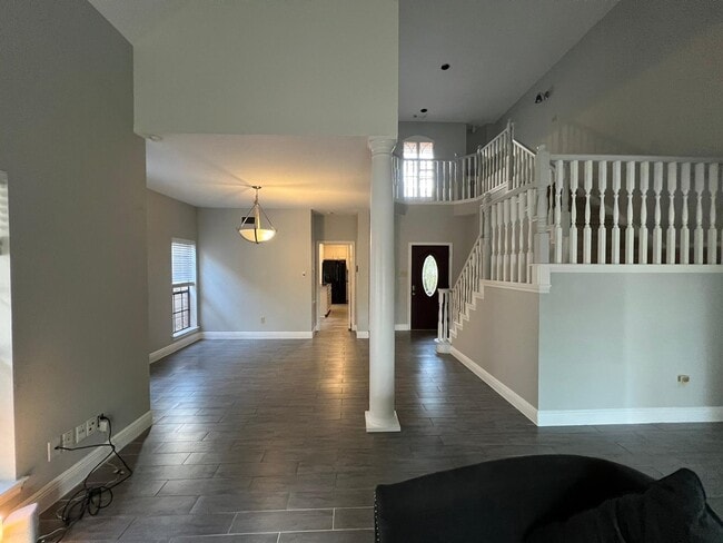 Building Photo - 6990 Oakwood Park