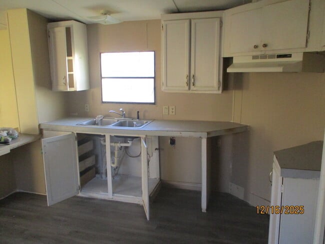 Building Photo - 1045 Canyon Ln