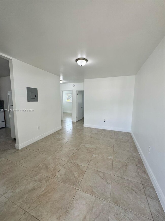 Foto del edificio - 1100 SW 36th Ct