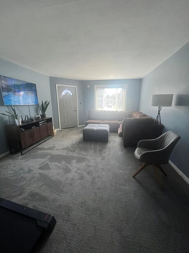 Foto del edificio - 107 Campbell Ave