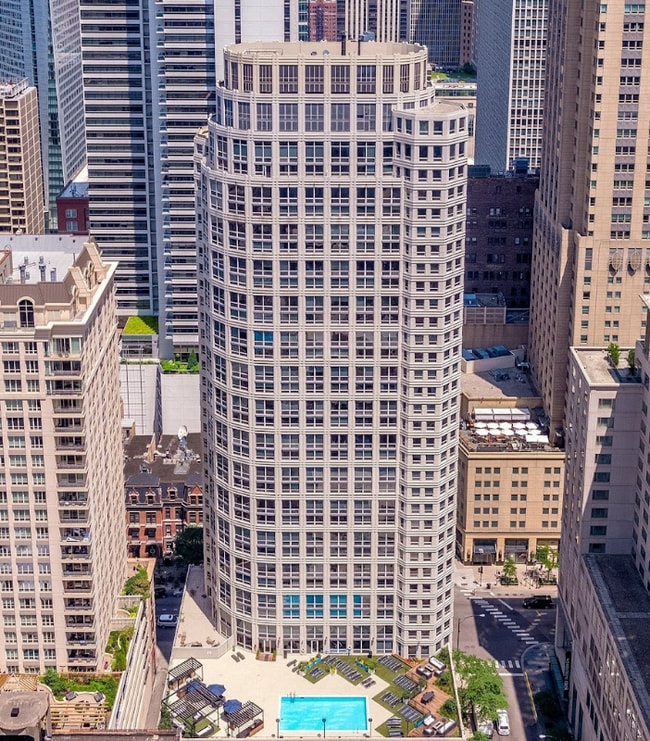 Building Photo - 752 N Rush St