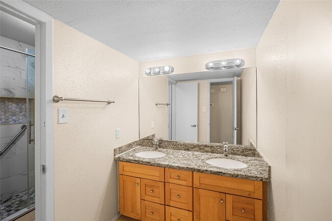 Building Photo - 1818 Augusta Dr