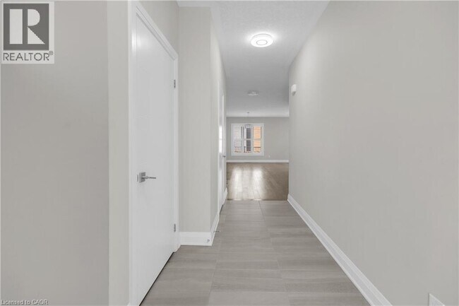 Building Photo - 273 Woodbine Ave