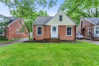 Building Photo - 401 E 257th St