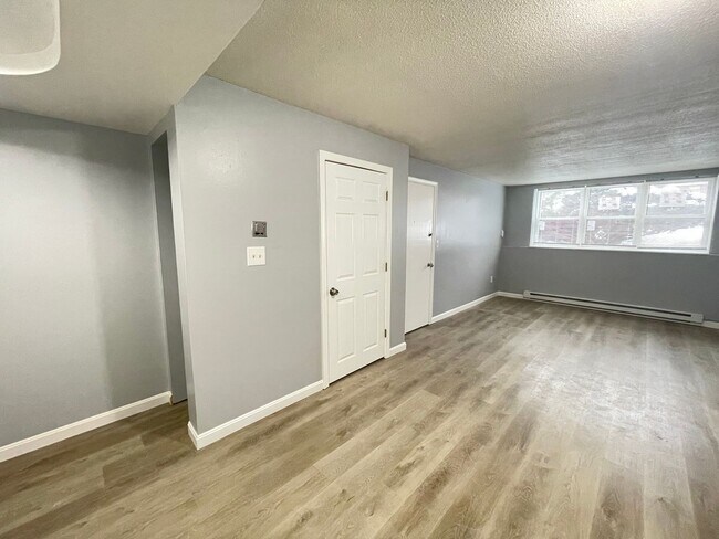 Foto del edificio - 181 Loudon Rd