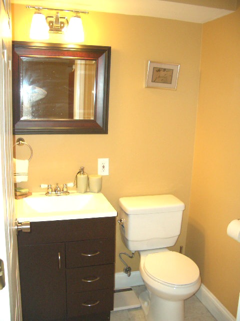 full bath - 4018 Benell Ct SE
