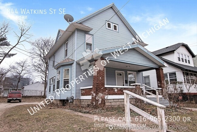Building Photo - Available Now  | 4 Bedroom, 1 Bathroom Hom...