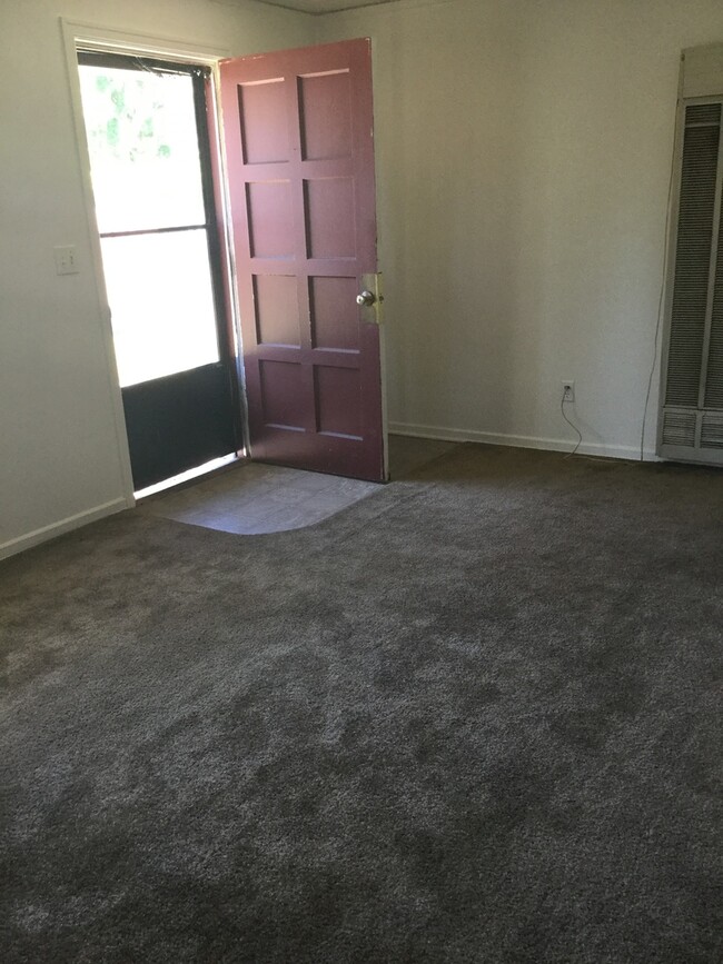 Foto del edificio - Quaint One Bedroom Duplex ~Close to Campus!