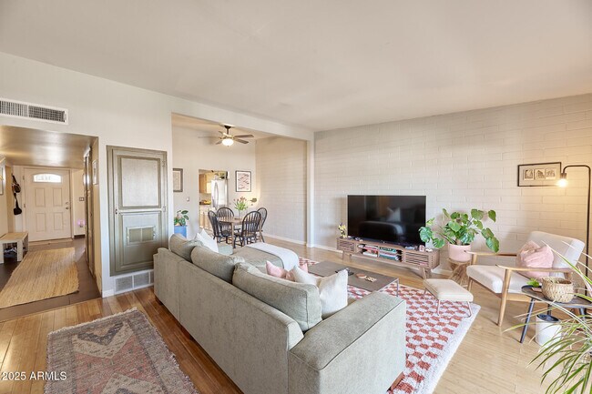 Foto del edificio - 1030 E Bethany Home Rd
