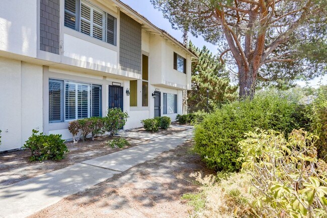 Building Photo - 3 Bedroom Townhome With Beautiful Sunset V...