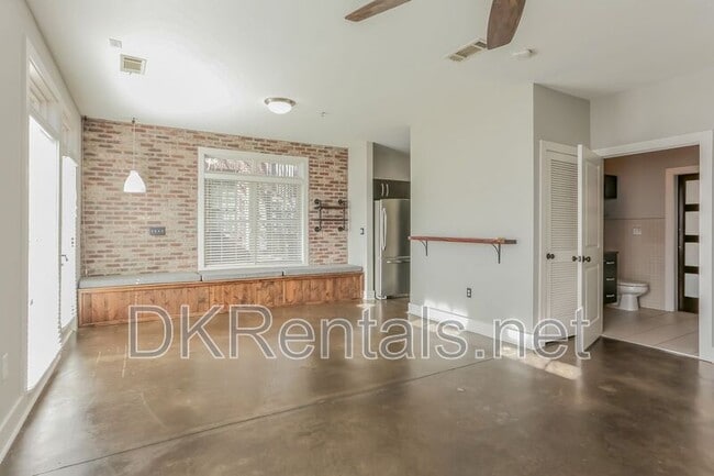 Foto del edificio - 1300 DeKalb Ave NE