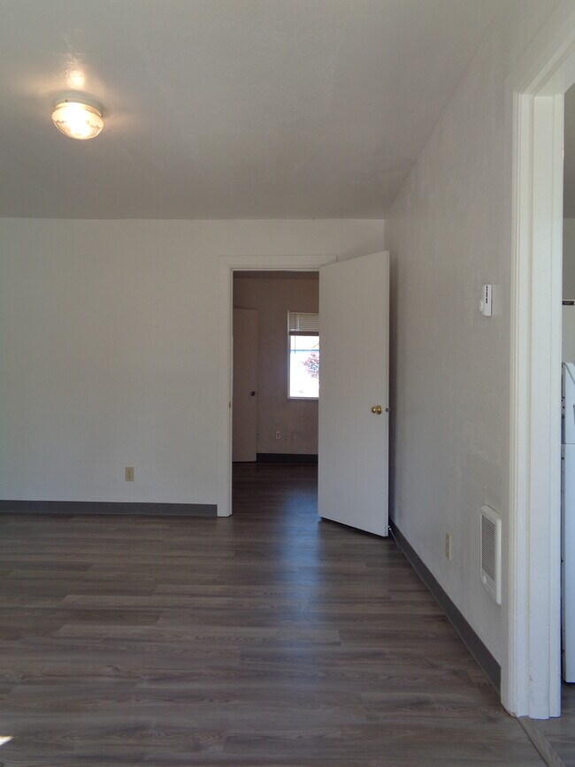 Foto del edificio - 345 Pine St NE