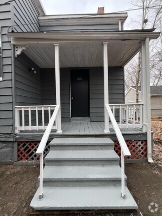 Building Photo - 1439 E 110th St