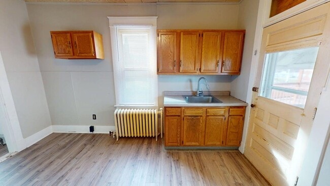 Building Photo - 3-Bedroom, 2-Bath Home with Updated Appliances and Flooring