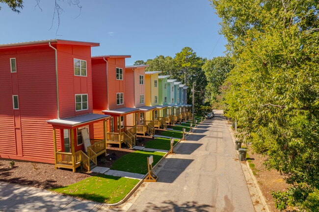 Foto del edificio - 3711 Lexington Dr