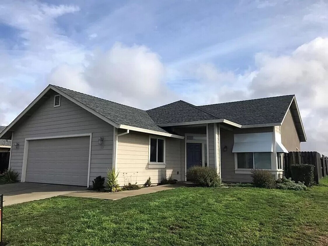 3 Bedroom, 2 Bathroom House with a 2Car G... House Rental in