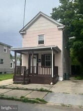 Building Photo - 1105 N Chestnut St