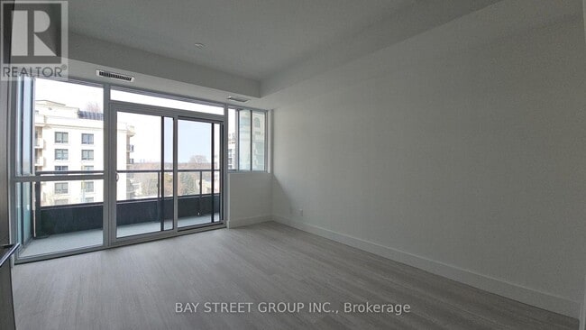 Building Photo - 6 Greenbriar Rd