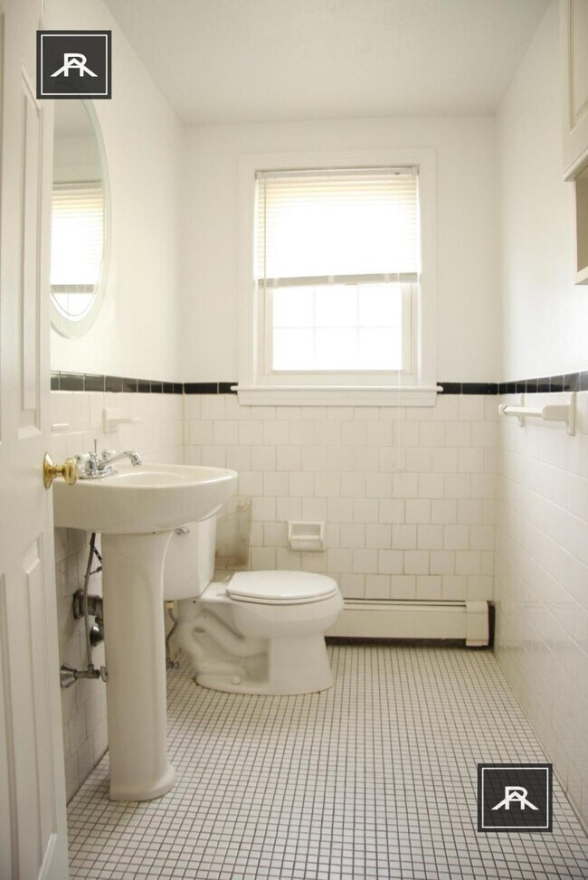 Foto del edificio - 4 bedroom in Woburn MA 01801
