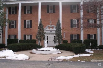 Building Photo - 5101 Carriage Way Dr