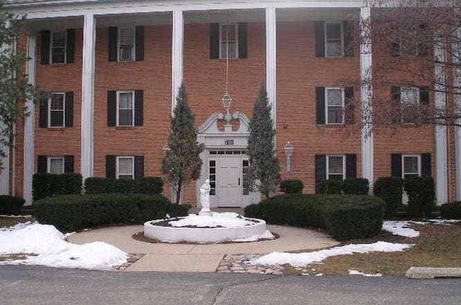 Photo - 5101 Carriage Way Dr (Rolling Meadows, IL)