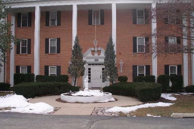 Photo - 5101 Carriage Way Dr (Rolling Meadows, IL) Apartment