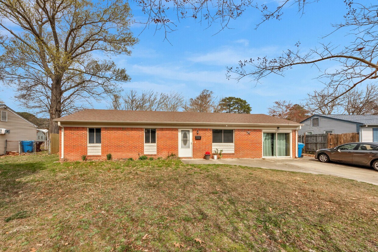 Primary Photo - 3089 Belle Haven Dr