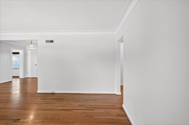 Foto del edificio - 7512 Dale Ave