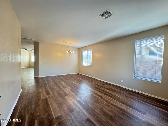 Foto del edificio - 4544 N 129th Ave