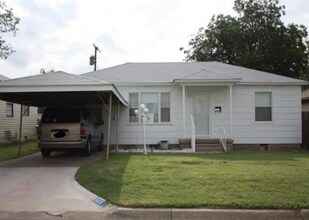 Building Photo - 606 SW 26th Pl