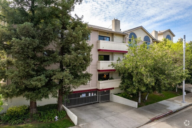 Building Photo - 14050 Magnolia Blvd