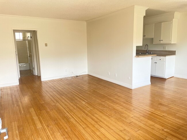 Building Photo - 3820 Mentone Ave