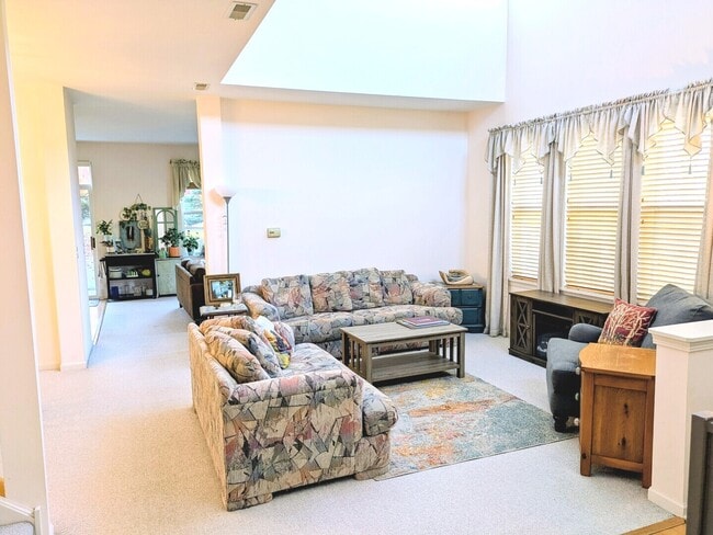 Foto del edificio - 2927 Falling Waters Ln