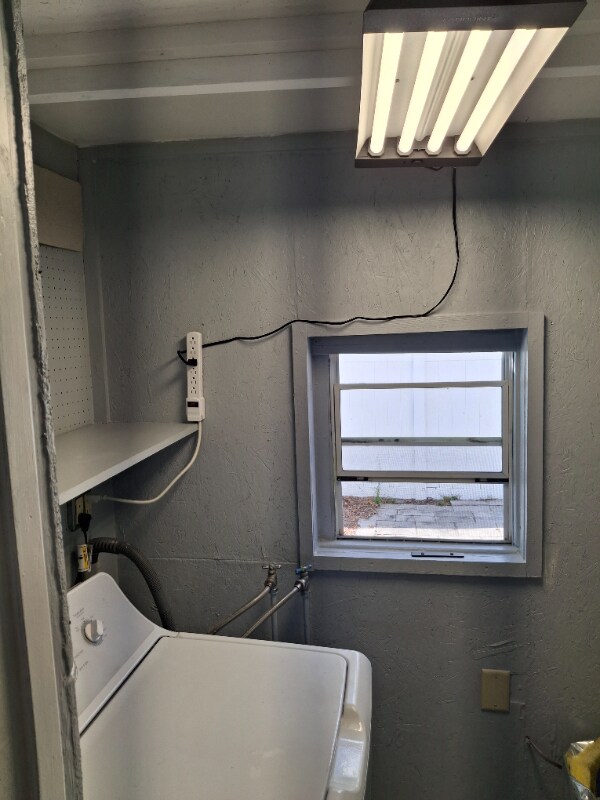 Building Photo - 6941 Dartmouth Ave N