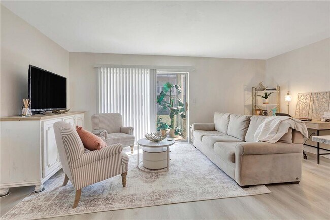 Foto del edificio - 3755 S School Ave