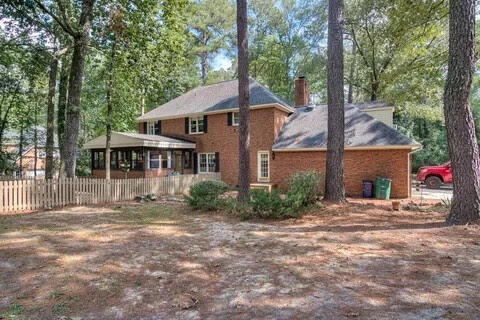 Foto del edificio - 1395 Woodbine Rd