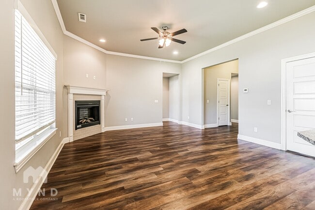 Building Photo - 6000 SW Peaceful Ave